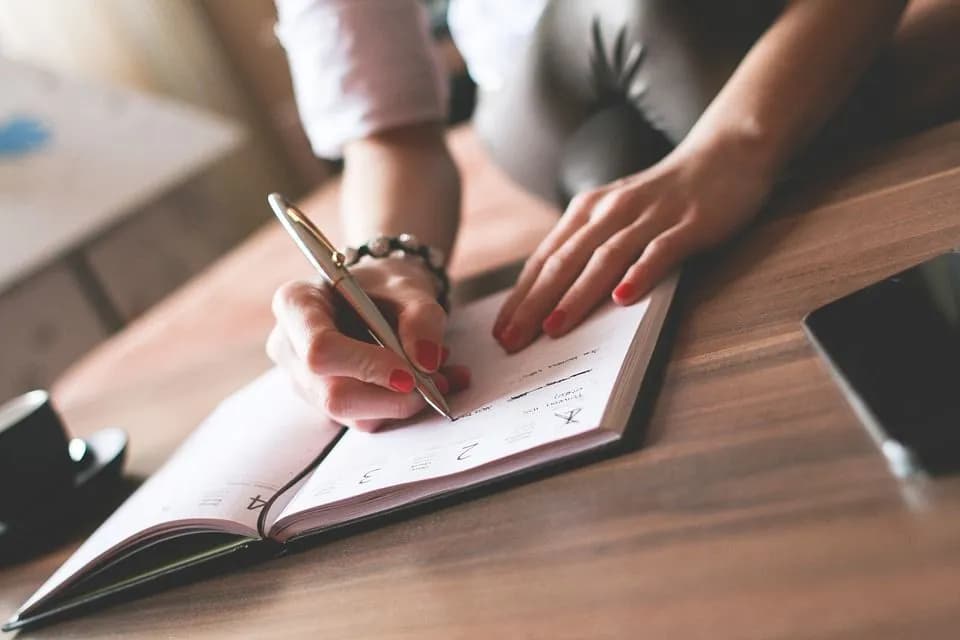 Jak uzyskać akt notarialny z ksiąg wieczystych bez zbędnych trudności
