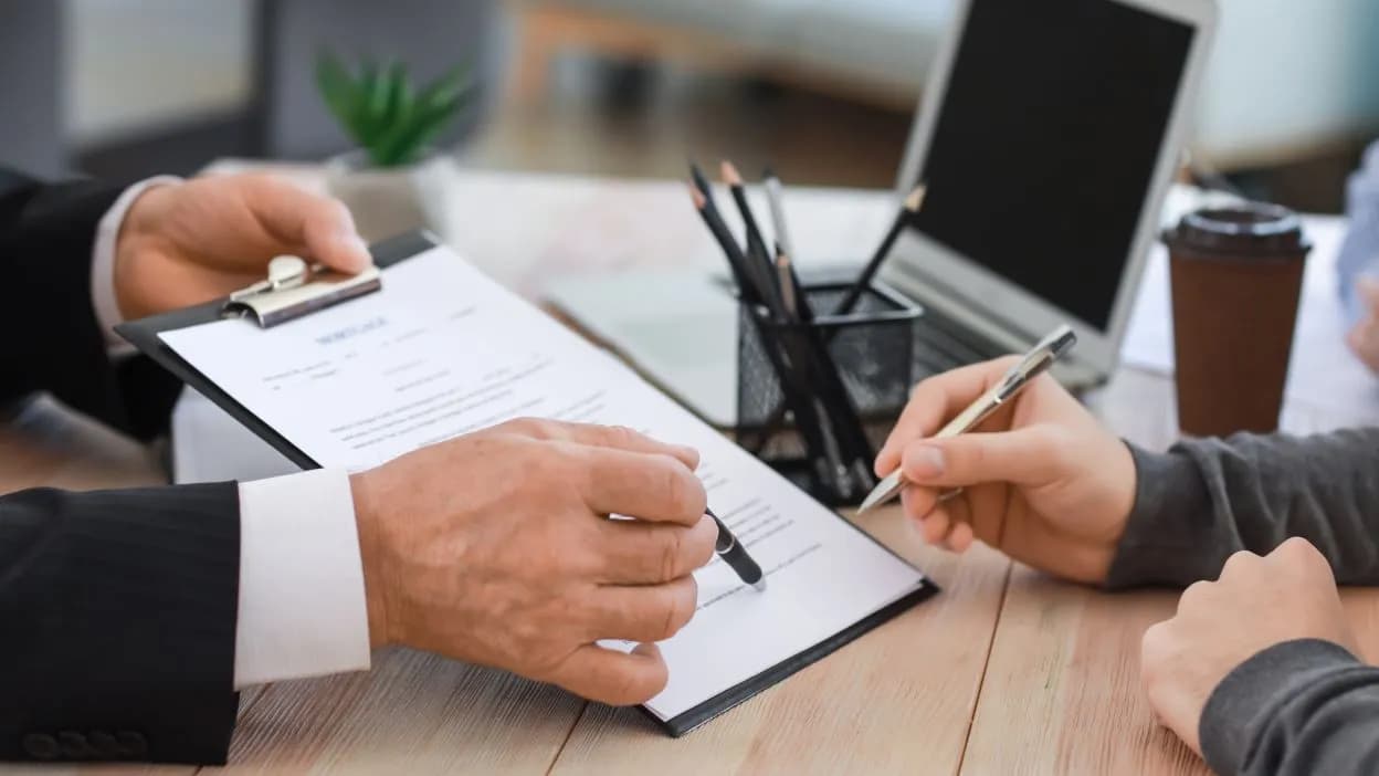 Czy umowa przedwstępna jest wiążąca? Sprawdź, co musisz wiedzieć